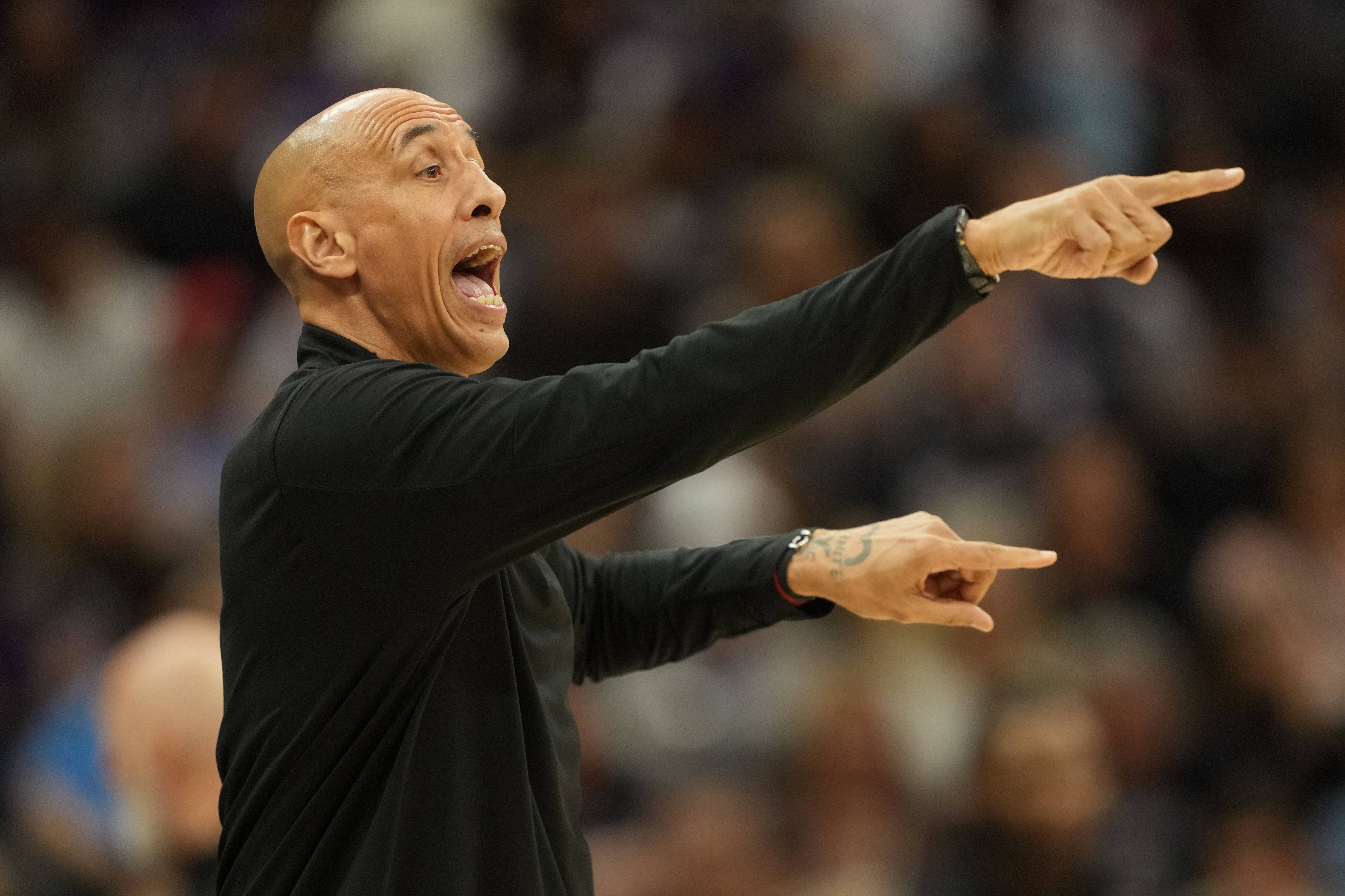 赛前多伦多猛龙调整名单以备欧超杯;内部沟通环节打磨;管理层满意;球队文化再被提及的简单介绍 赛前多伦多猛龙调整名单以备欧超杯;内部沟通环节打磨;管理层满意;球队文化再被提及的简单介绍