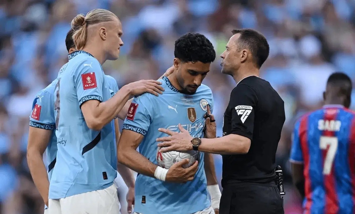 包含马德里竞技迎意甲关键赛，转会期更衣室发声，话题不断，临场指挥获称赞的词条