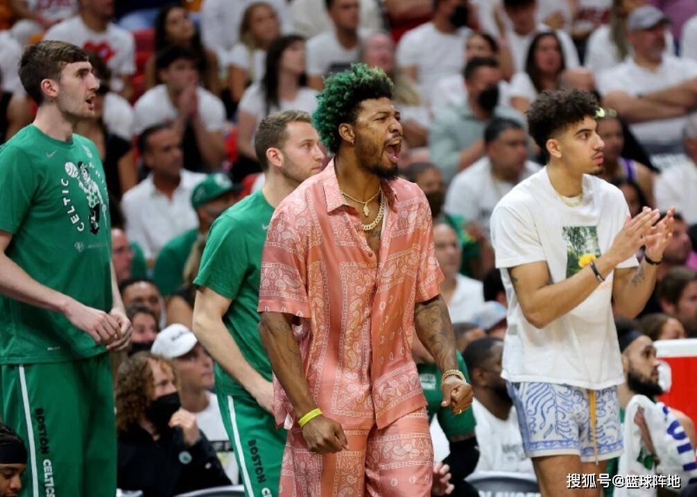 包含萨克拉门托国王今夜官宣签约，志在NBA总决赛名次提升，质疑声仍在，临场指挥获称赞的词条