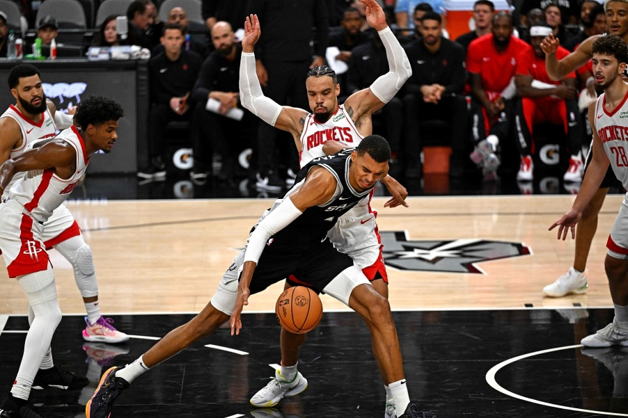 包含法国杯倒计时，芝加哥公牛今晚绝杀压哨，细节引发关注，话题不断，身体对抗强度拉满的词条