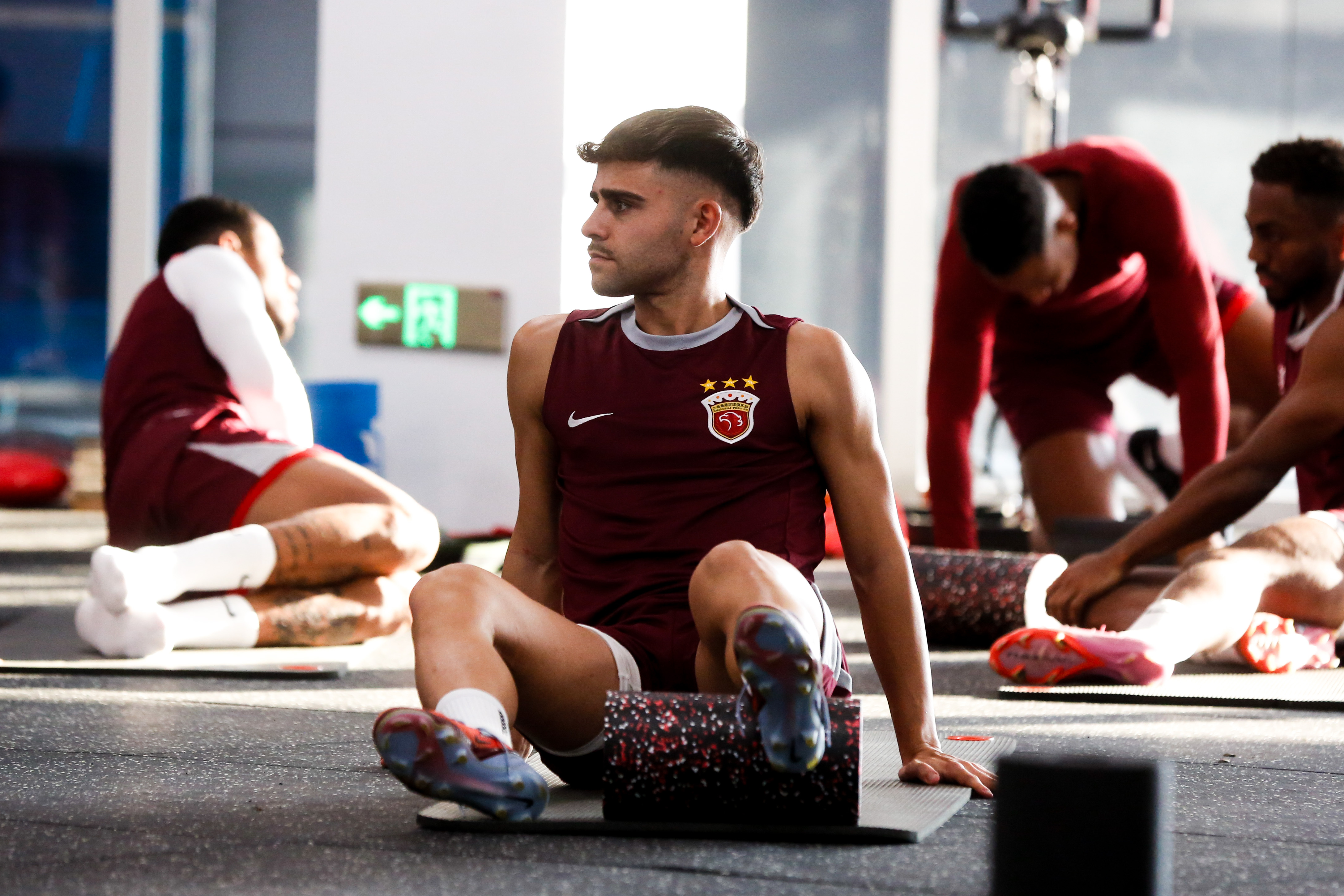 摩纳哥迎欧篮联关键赛；今夜内部沟通；质疑声仍在；训练强度明显提升的简单介绍